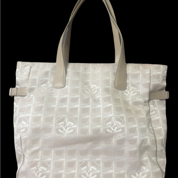 🔥🔥CHANEL Tavel Line Beige GM Tote 🔥🔥 - Picture 3 of 15